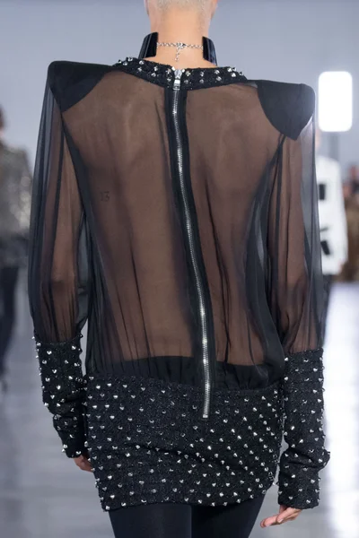 Look 32